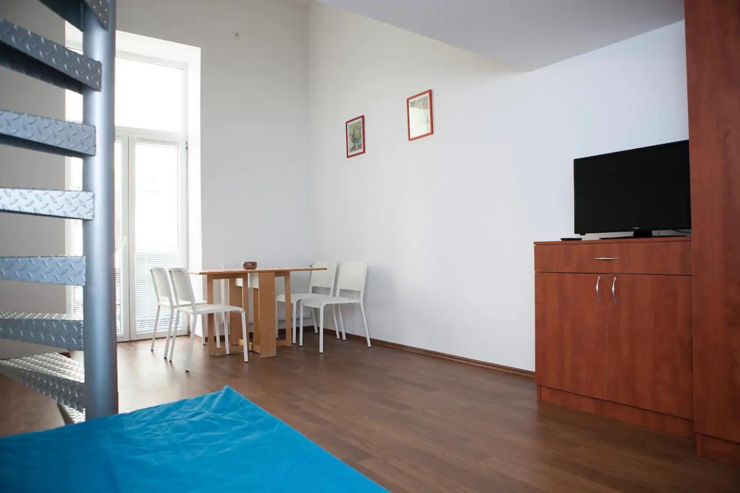 Downtown Csengery 10 Apartamento *